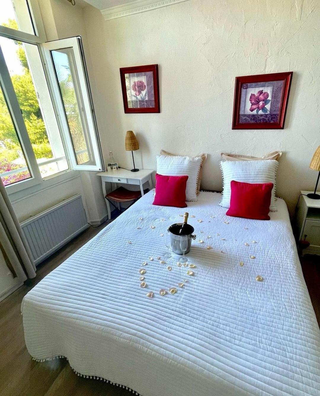 לה סיין סור-מר Villa-Chateau Les Terrasses - Tamaris, Plage Des Sablettes, Mer Au Bas De La Propriete מראה חיצוני תמונה